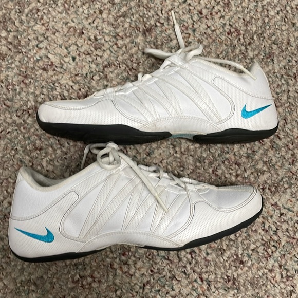 Like new Nike runners - Picture 2 of 10